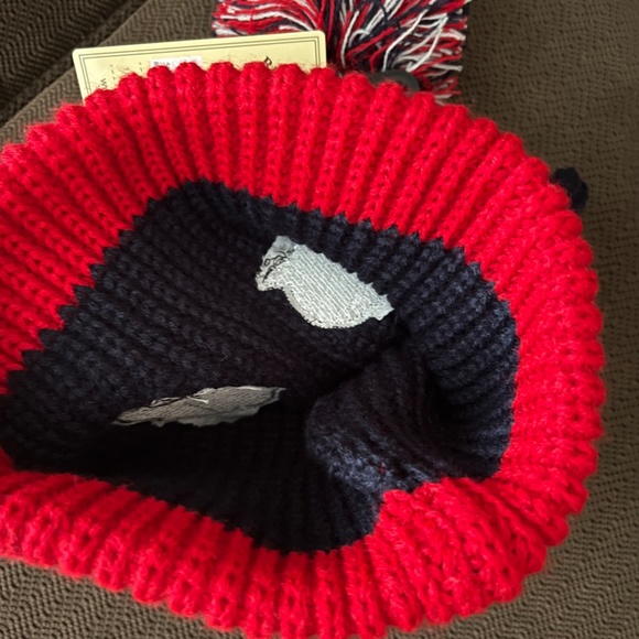 Soft London Beanie hat - Picture 4 of 8